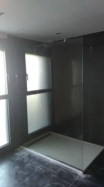 pose de douche à l'italienne avec un traitement anti calcaire