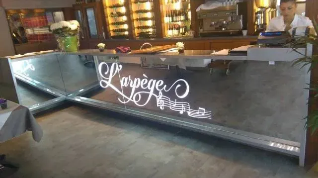 pose miroir comptoir après